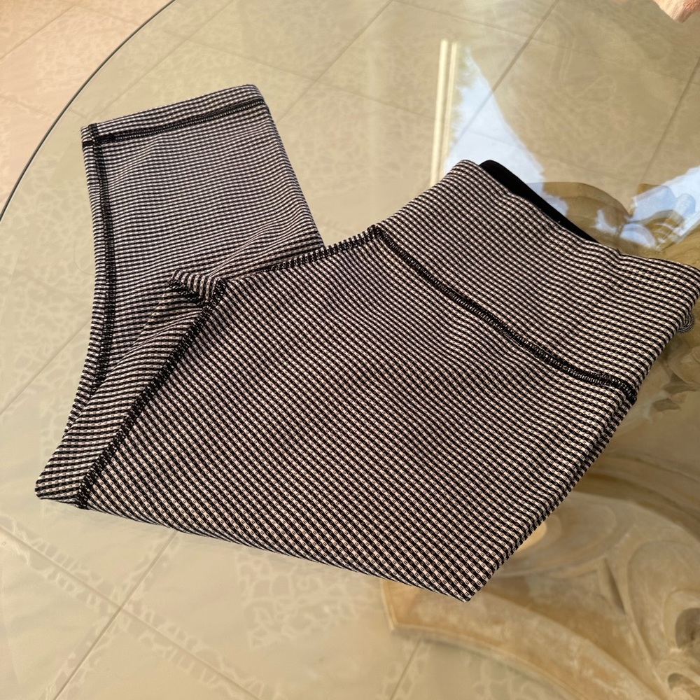 LULULEMON Capri Style Leggings